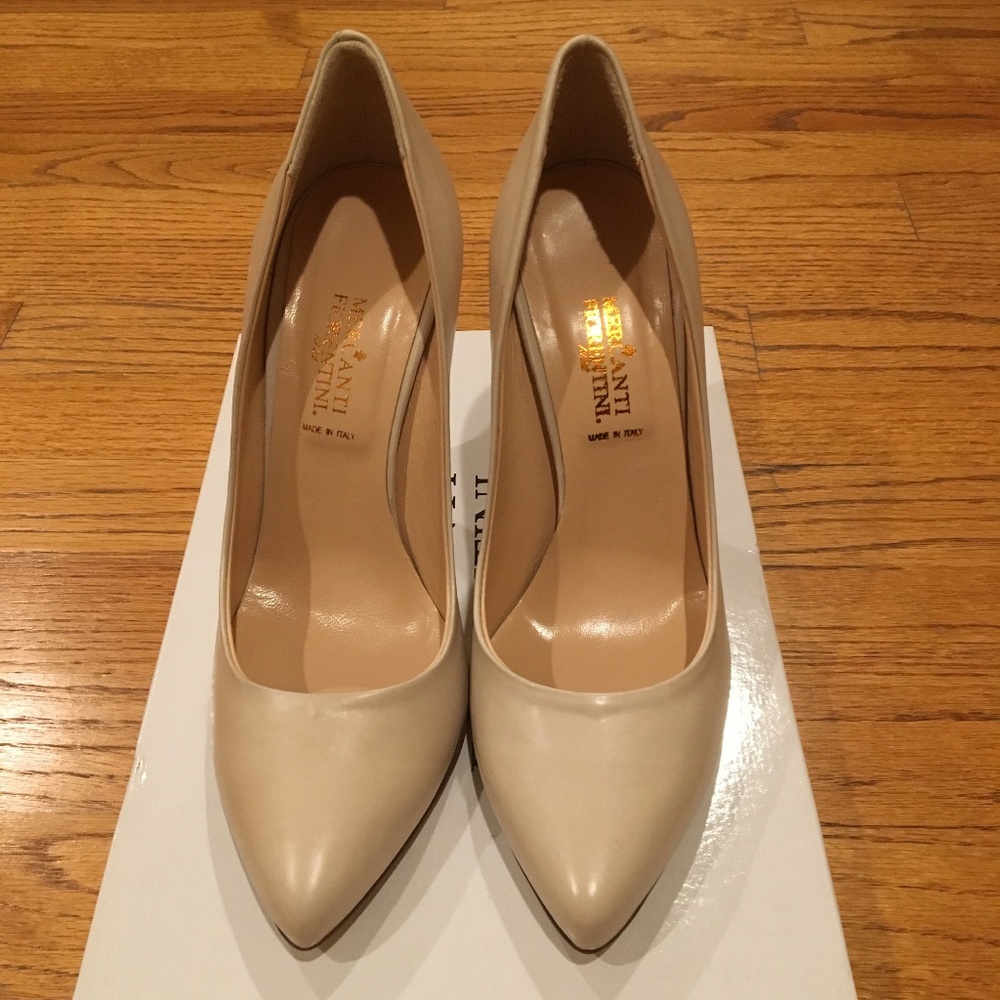 Mercanti Fiorentini Pumps (Sand color, size 7.5)